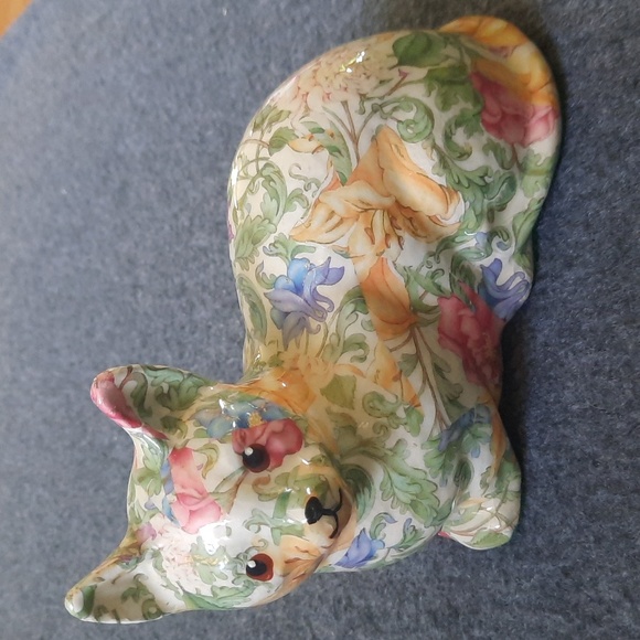 Vintage chintz cottagecore floral print decoupage cat figurine - Picture 1 of 9
